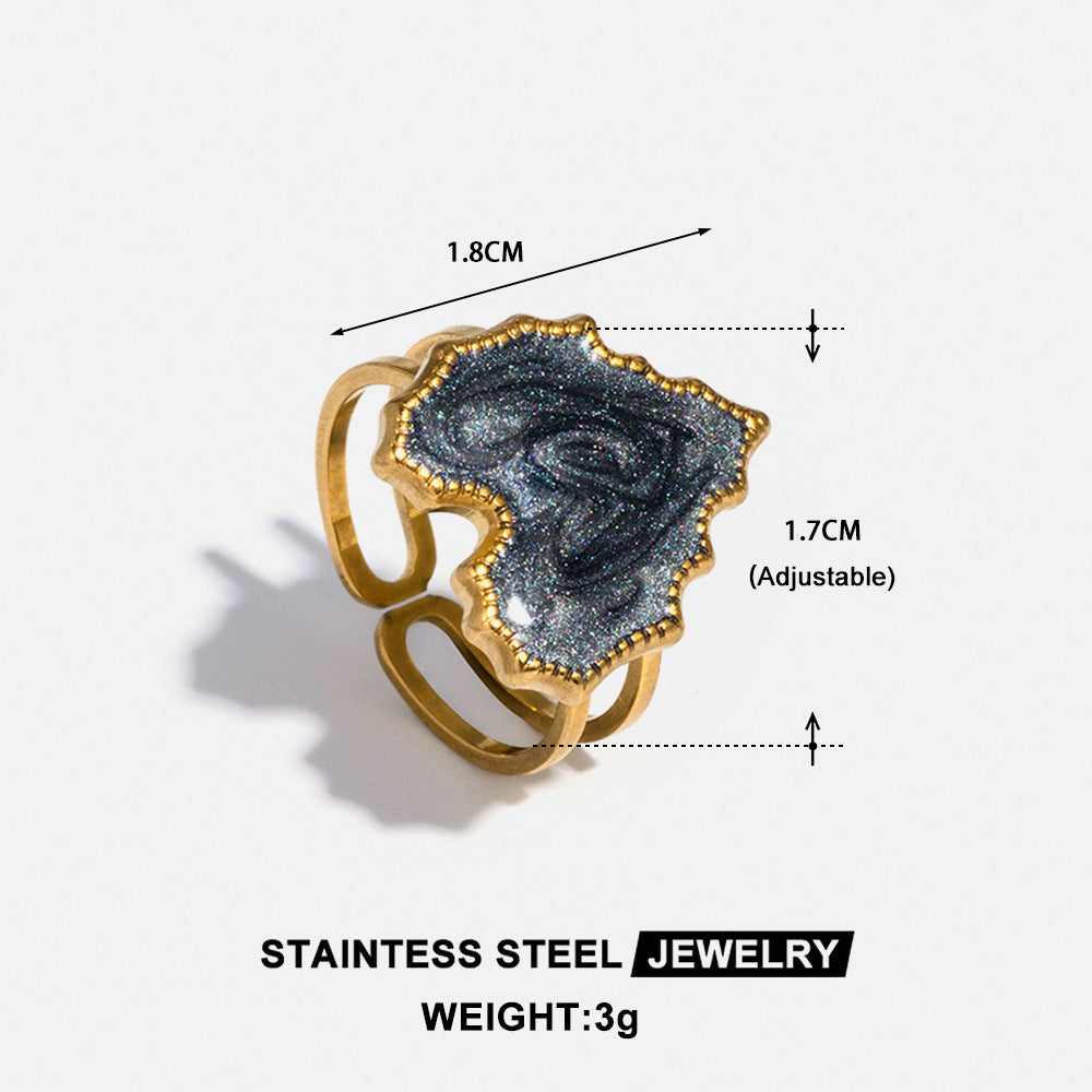 "Qalb" Ring – Heart of Gold by Zaaynaa